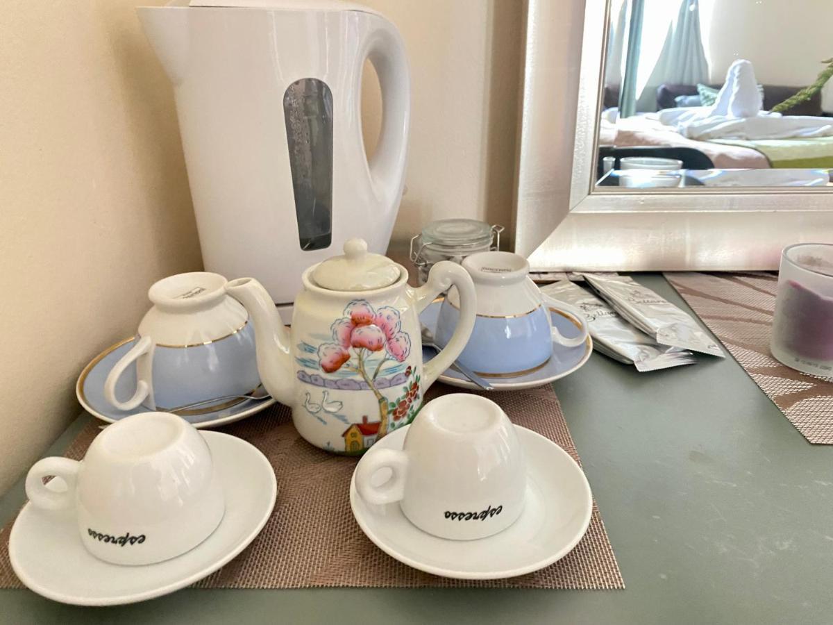 Lovely Double Room With Private Bathroom And Double Room With Shared Toilet & Parking Free EDI Eksteriør bilde