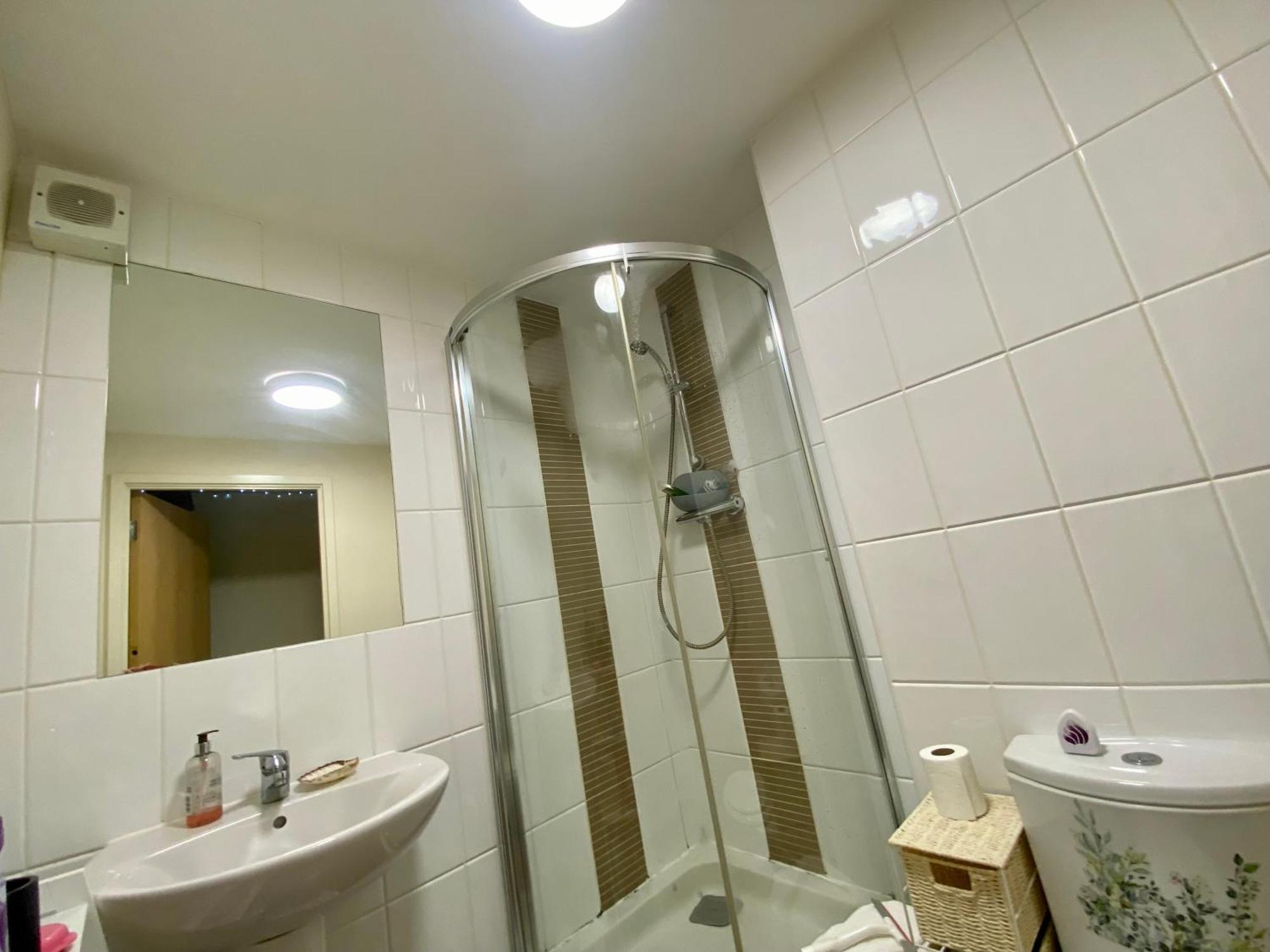 Lovely Double Room With Private Bathroom And Double Room With Shared Toilet & Parking Free EDI Eksteriør bilde