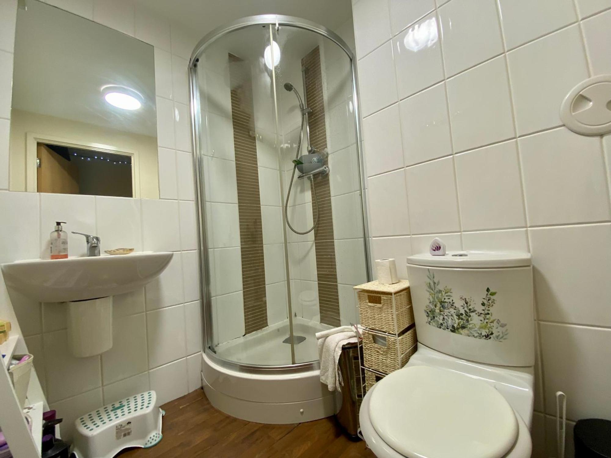 Lovely Double Room With Private Bathroom And Double Room With Shared Toilet & Parking Free EDI Eksteriør bilde